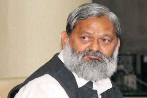 हरियाणा के गृहमंत्री विज की कार का एक्सीडेंट
