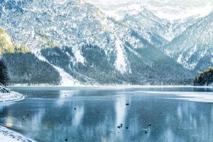 नई बर्फीली झीलों से संकट में आबादी