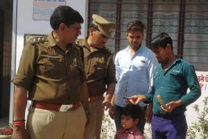 मासूम बच्ची पर प्राइवेट स्कूल की टीचर की बर्बरता, बाल उखाड़े