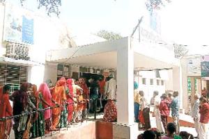 मौसमी बीमारियों के चपेट में आमजन, सरकारी अस्पताल में पहुंच रहे मरीज