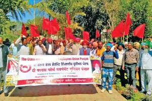 तीन महीनों से वेतन को तरसे चतुर्थ श्रेणी कर्मचारी