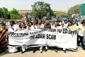 अदानी समूह के खिलाफ विपक्ष के 16 दलों का पैदल मार्च