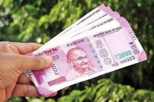 Dearness Allowance: एक करोड़ सरकारी कर्मचारियों को मिला बंपर तोहफा, कैसे समझिए पूरा गणित
