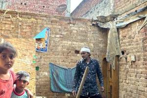 गांव धौडंग में बरसात के कारण गिरी मकान की कच्ची छत
