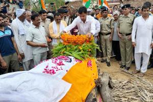 गांव लालावास में हजारों नम आंखों ने दी वीर सैनिक नरेंद्र को अंतिम विदाई