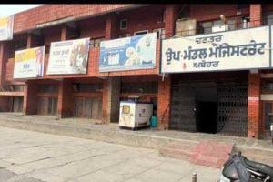 अबोहर में अधिकारी व कर्मचारी मिले गैर हाजिर