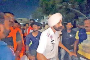 मंडी में अनाज चोरी करता युवक धुना, गिरफ्तार