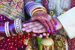 मंडप के बाद दुल्हन पहुंची परीक्षा केंद्र, दूल्हे ने किया विदाई का इंतजार