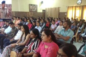साइबर सुरक्षा पर छात्राओं को किया जागरूक