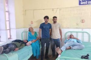 गंगा स्नान को जा रहे मैक्स सवारों की गाड़ी को ट्रक ने मारी टक्कर, आधा दर्जन घायल