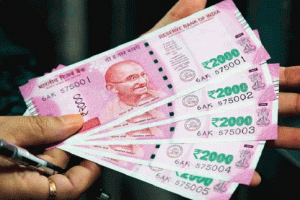 2000 Rupee Note in UAE: 2 हजार के नोट भारत में कम विदेशों में मचा रहा हड़कंप, जानिये क्या है मामला