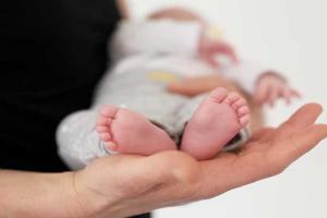 लड़का-लड़की एक समान, फिर क्यों मां-बाप बनें अंजान