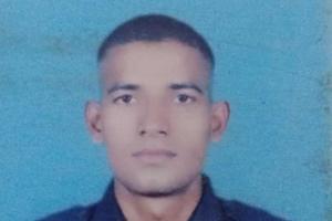 अमरोहा में सांड की टक्कर से बाइक सवार सेना के जवान की मौत, पत्नी व बच्चे घायल