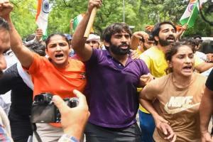 Wrestlers Protest LIVE: गंगा में मेडल बहाने निकले पहलवान