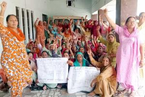 आंगनबाड़ी वर्करों का धरना दूसरे दिन भी जारी