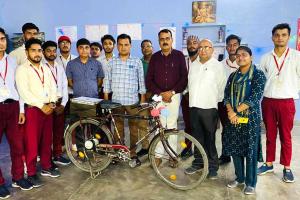 पॉलिटेक्निक के छात्रों ने बनाई ई साइकिल