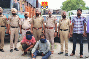 नशीली गोलियों सहित दो ट्रक चोर गिरफ्तार