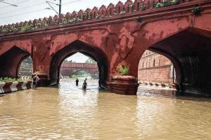 Delhi: स्मार्ट शहरों से पहले दिल्ली स्मार्ट हो पाती