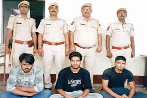 लाखों की हेरोइन के साथ तीन तस्कर काबू, कार जब्त, बाल अपचारी भी धरा गया