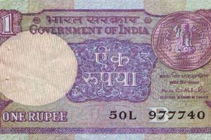 Indian Rupee: भारतीय रुपये ने कर दिया कमाल, विदेशों में मची खलबली!