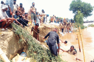 डेरा सच्चा सौदा के सेवादारों ने रंगा का टूटता बांध बचाया