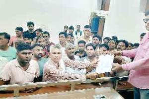 गुंडागर्दी और अवैध वसूली कर रहे टोल कर्मी : मील