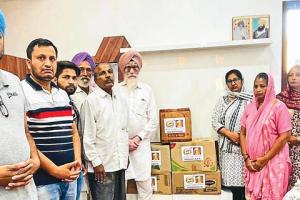 डेरा श्रद्धालु परिवार ने पिता की याद में 5 परिवारों को बांटा राशन
