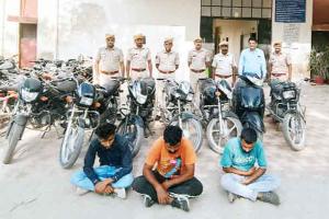 मोटरसाईकल चोर गिरोह के 3 आरोपी गिरफ्तार, चोरी के 7 वाहन बरामद