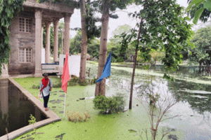 ड्रेन के पानी में डूबा स्कूल, दूसरे स्कूलों में शिफ्ट किए बच्चे