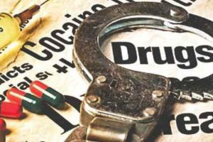 पाकिस्तान से हेरोइन मंगवाने वाले तस्कर के ठिकाने पर पुलिस का छापा