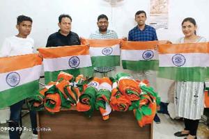 आज अवकाश के दिन राष्ट्रीय ध्वज की बिक्री हेतु खुलेंगे डाकघर