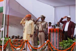 पुलिस लाइन में जिला स्तर पर धूमधाम से मनाया गया स्वतंत्रता दिवस समारोह