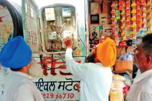 पॉवकॉम विभाग ने 137 बिजली चोरों पर ठोका 101.63 लाख का जुर्माना