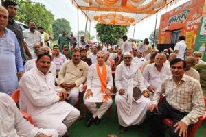 बडौत में अनेक स्थाओ पर सांसद सहित कार्यकर्ताओं ने सुना पीएम मोदी की मन की बात कार्यक्रम