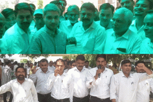 सब-रजिस्ट्रार ऑफिस पर अधिवक्ताओं का धरना-प्रदर्शन
