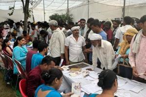 स्वास्थ्य मेले में 600 सफाई कर्मचारियों की जांच, दी गई नि:शुल्क दवाइयाँ