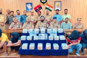 मास्क पहनकर घर में घुसे, डॉक्टर पति-पत्नी सहित चौकीदार को बंधक बनाकर की डकैती