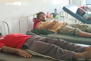 धान की पराली बेचकर लौट रहे तीन युवकों पर जानलेवा हमला