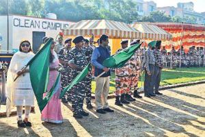 सीआरपीएफ महिलाओं की बाइक रैली को हरी झंडी दिखाकर किया रवाना