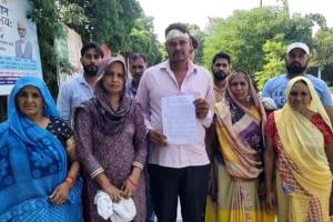 एसपी साहब ! हमें दबंगों के कहर से बचा लो, खुले घूम रहे हमलावर