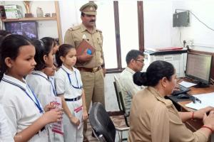 छात्राओं को रहना चाहिए सतर्क व जागरूक: रवि रत्न सिंह