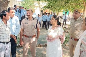 कलक्टर-एसपी ने संवेदनशील मतदान केन्द्रों का किया निरीक्षण