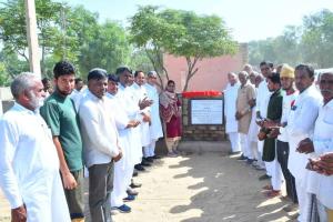 ग्राम पंचायत पक्काभादवां में हुआ सडक़ों मय नालियों का लोकार्पण