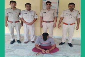शराब व बिक्री राशि बरामद