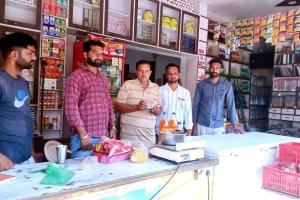 स्वास्थ्य विभाग ने तंबाकू विक्रेताओं के काटे चालान