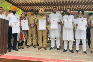 पुलिस ने स्कूल में नशे के खिलाफ विशेष शपथ ग्रहण समारोह करवाया