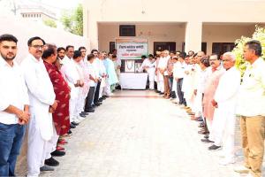 इंदिरा गांधी और वल्लभ भाई पटेल को अर्पित किए श्रद्धासुमन