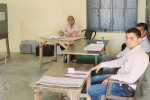 पुल न बनने से परेशान ग्रामीणों ने मतदान का किया बहिष्कार