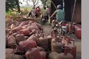 Road Accident: सिलेंडरों से भरा ट्रक पलटा, बड़ा हादसा टला
