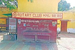 Railway Station: भयंकर गर्मी में रेलवे स्टेशन पर पानी के लिए तरस रहे यात्री